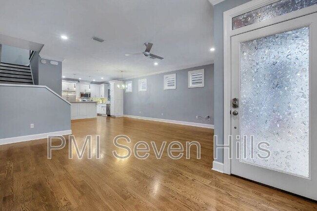 Foto del edificio - 828 N Duval St