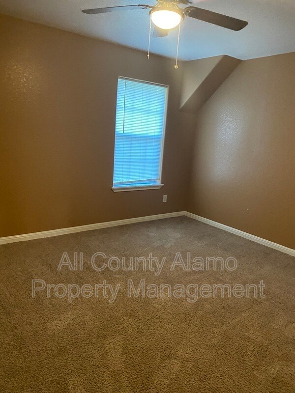 Building Photo - 3107 W Travis St