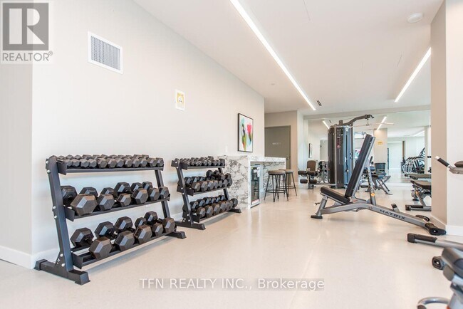 Photo du bâtiment - 1603-1603 Eglinton Ave W