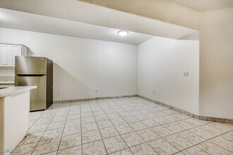 Building Photo - 5650 E Sahara Ave