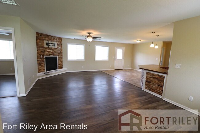 Foto del edificio - 3 br, 2 bath House - 1780 W. 14th St. Pl
