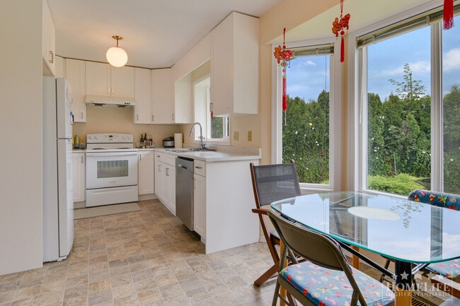 Building Photo - Spacious 3-Bedroom Family Home for Rent in...