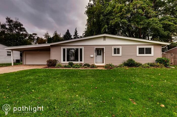 Primary Photo - 625 East Macarthur Drive, Palatine, IL, 60074