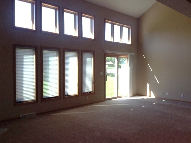 Foto del edificio - 3331 E Normandy Dr