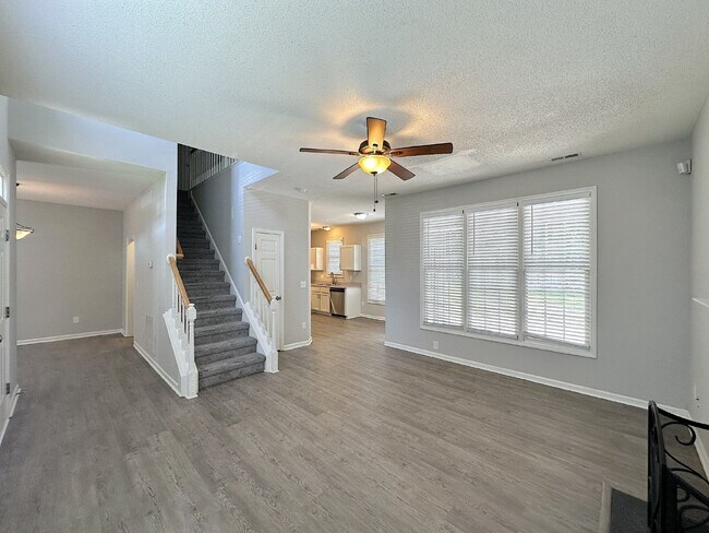Building Photo - Beautiful 2 Story Home in Raleigh!