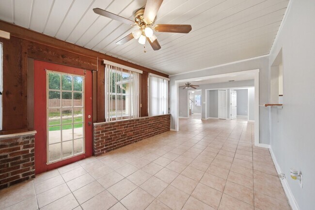 Foto del edificio - 8334 Crosswicks Dr