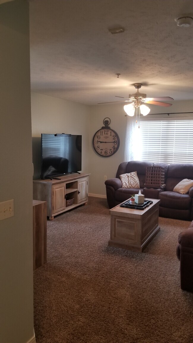 Living Room - 142 Vixen Cir