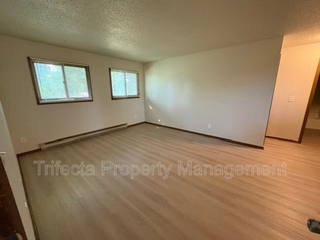 Building Photo - 4957 Basswood Dr