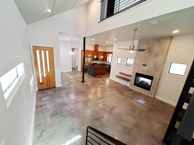 Foto del edificio - 607 Peacock Ln