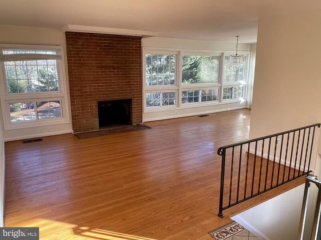 Primary Photo - 3814 Woodburn Rd