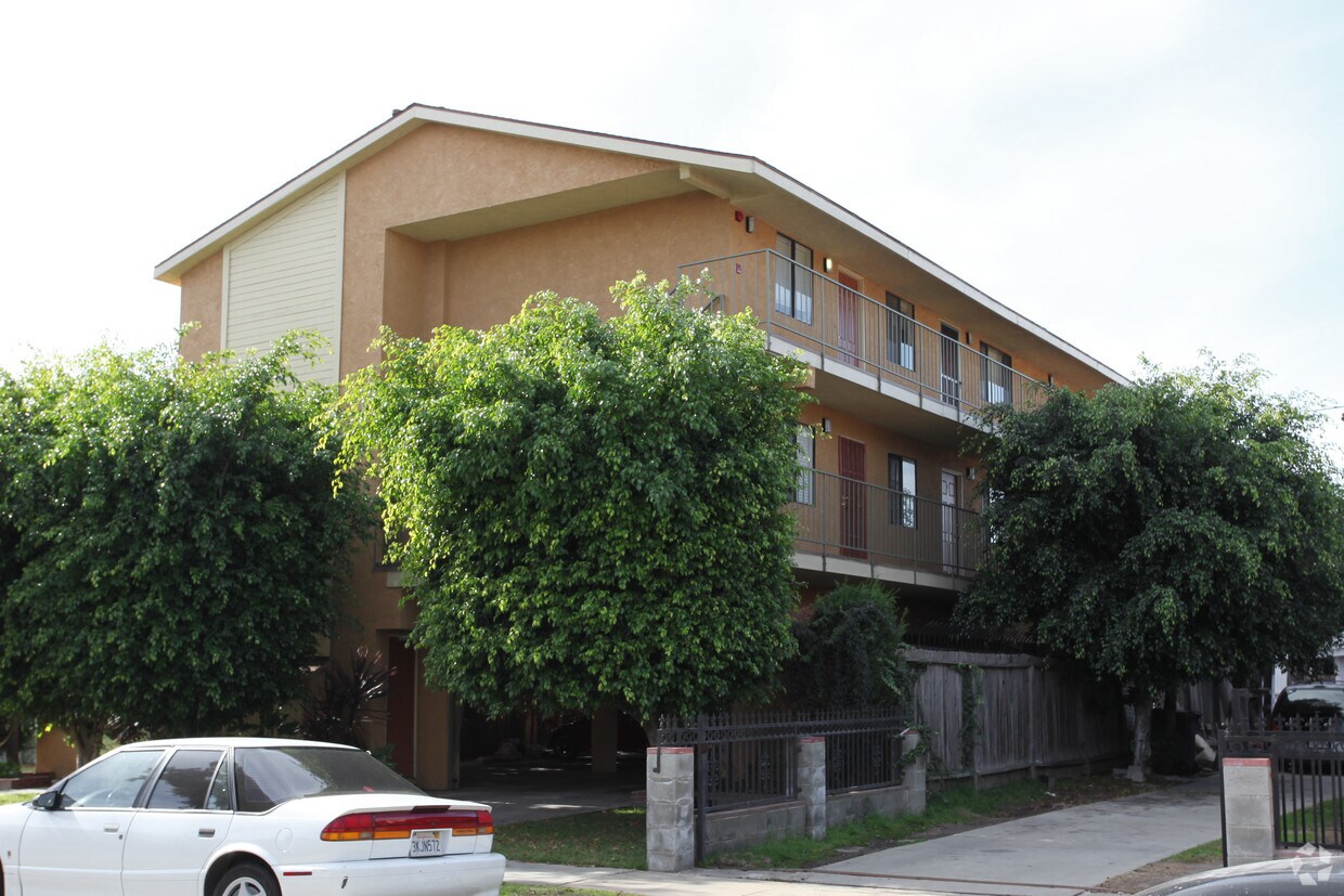 Primary Photo - 1061 Molino Ave