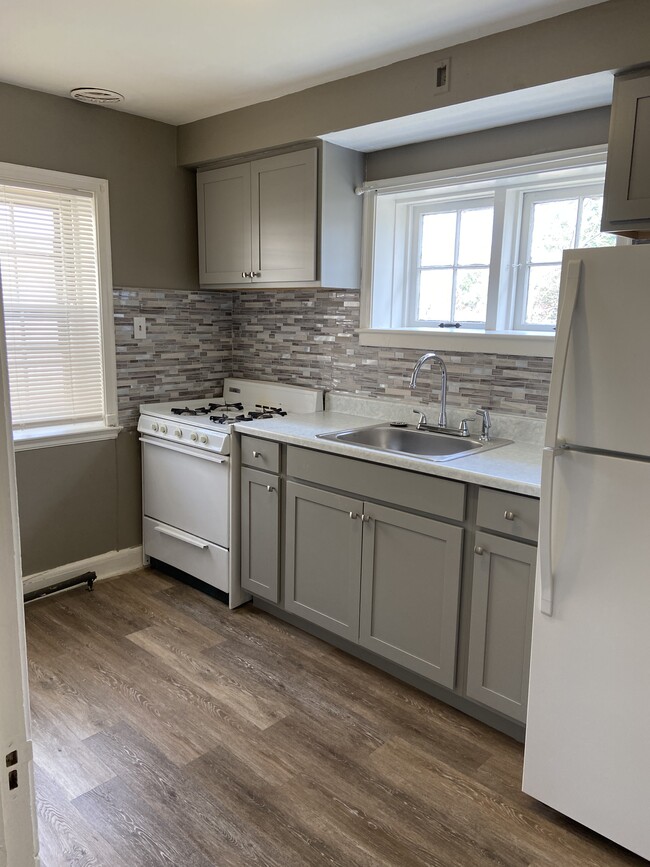 Kitchen - 3651 Campfield Rd