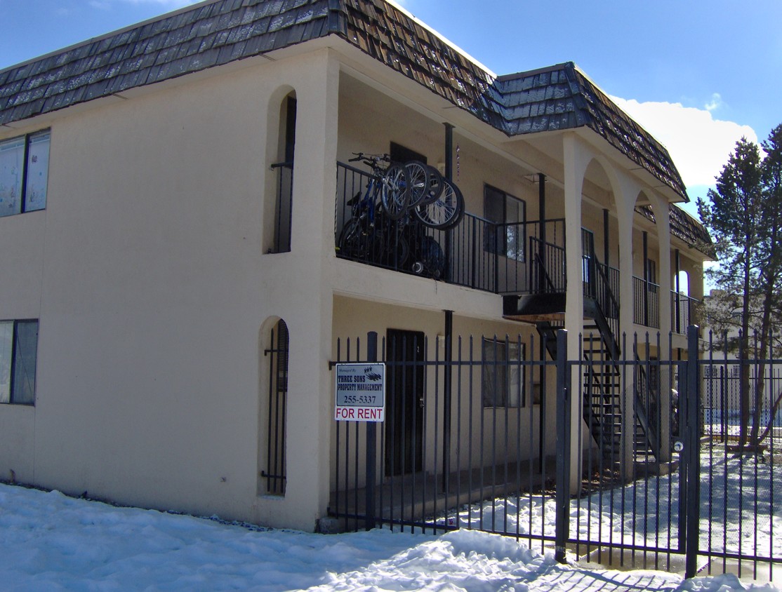Building Photo - 5712-5716 Kathryn Ave SE
