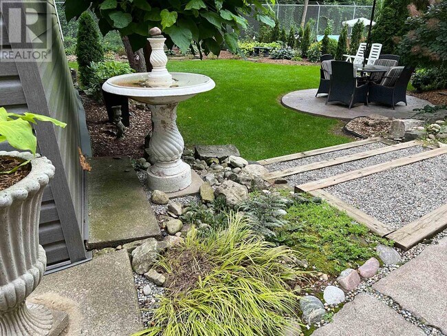 Photo du bâtiment - 5747 Brookfield Ave