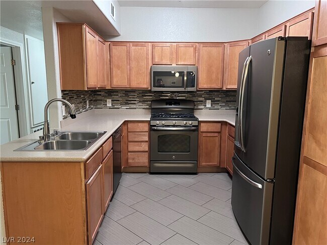Foto del edificio - 2291 W Horizon Ridge Pkwy