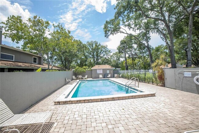Foto del edificio - 10049 Lake Oak Cir