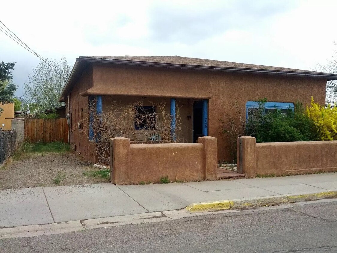 726 W Manhattan Ave, Santa Fe, NM 87501 House Rental in Santa Fe, NM