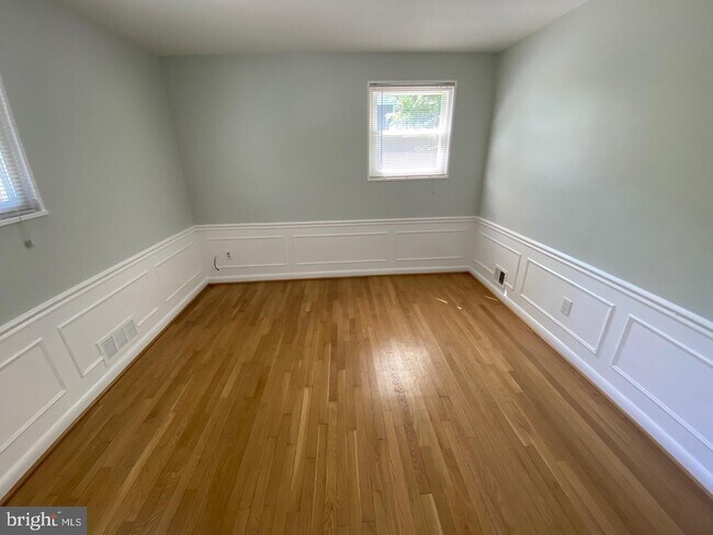 Building Photo - 12704 Bushey Dr