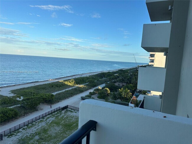 Foto del edificio - 9273 Collins Ave