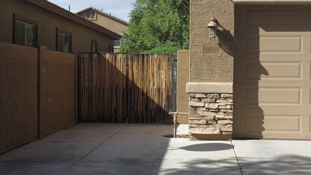 Building Photo - 4 bedroom 3.5 bath home in Mountain Gate i...