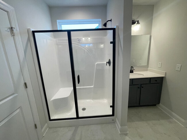 Foto del edificio - 704 Sutherland Ct