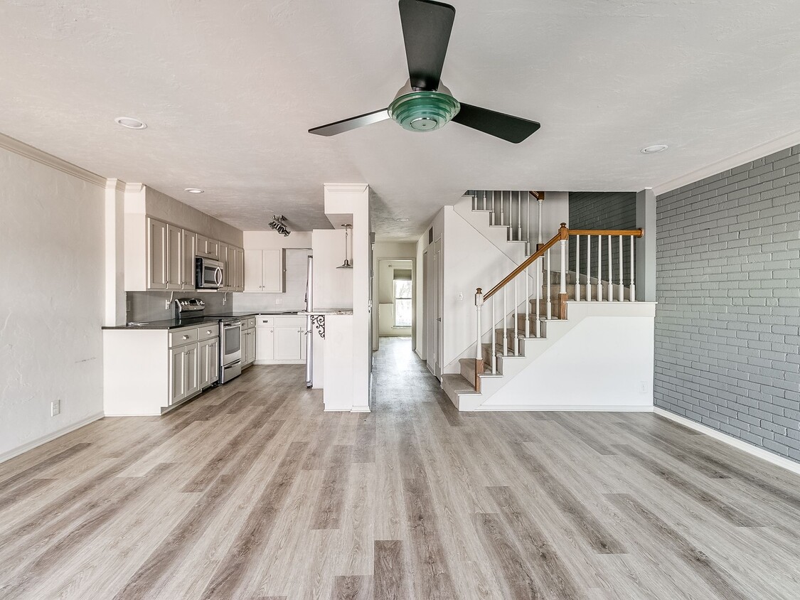 Foto principal - 3063 W Wilshire Blvd