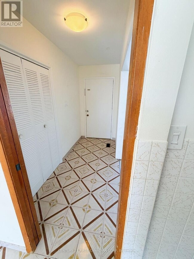 Building Photo - 37 Stormont Dr