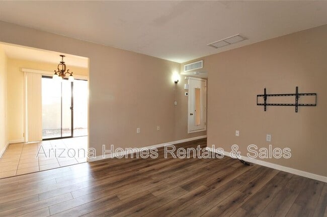 Building Photo - 350 N Silverbell Rd
