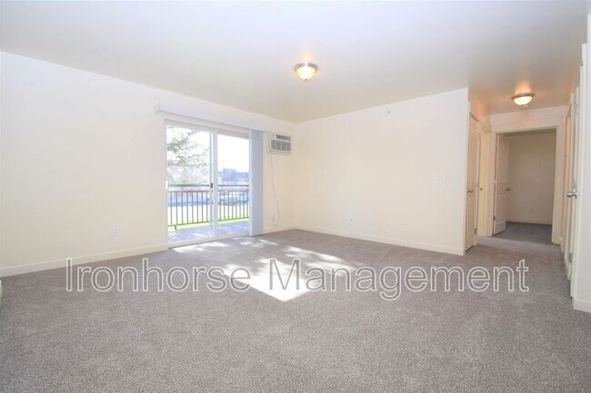 Building Photo - 807 W Villard St
