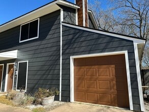 Building Photo - 3704 Choctaw St