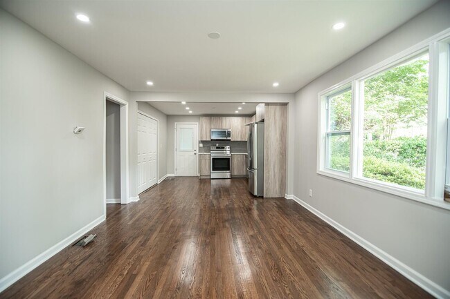 Building Photo - 537 Trabert Ave NW