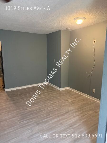 Foto del edificio - 1319 Stiles Ave