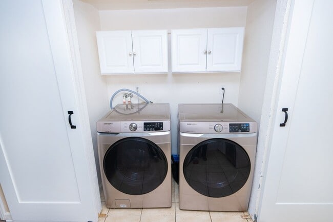 Foto del edificio - 2 Bedroom 1.5 Bath Available Now in El Cajon! AC/OFF STREET PARKING/IN UNIT LAUNDRY