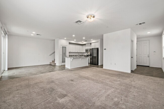 Building Photo - 3 bedroom 2.5 bath Single Family Home