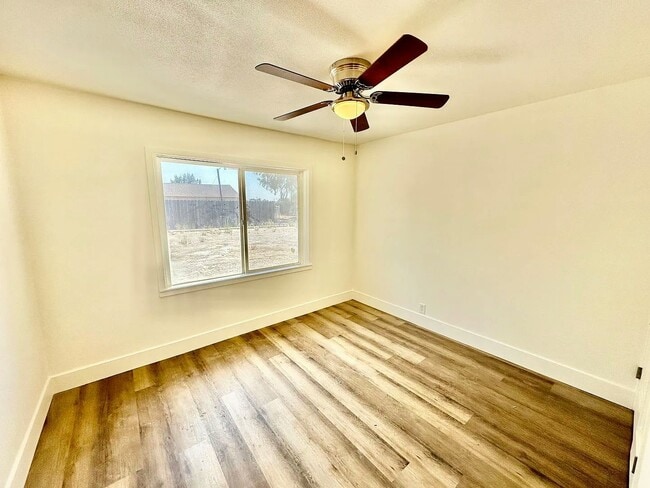 Foto del edificio - 4221 W Belmont Ave