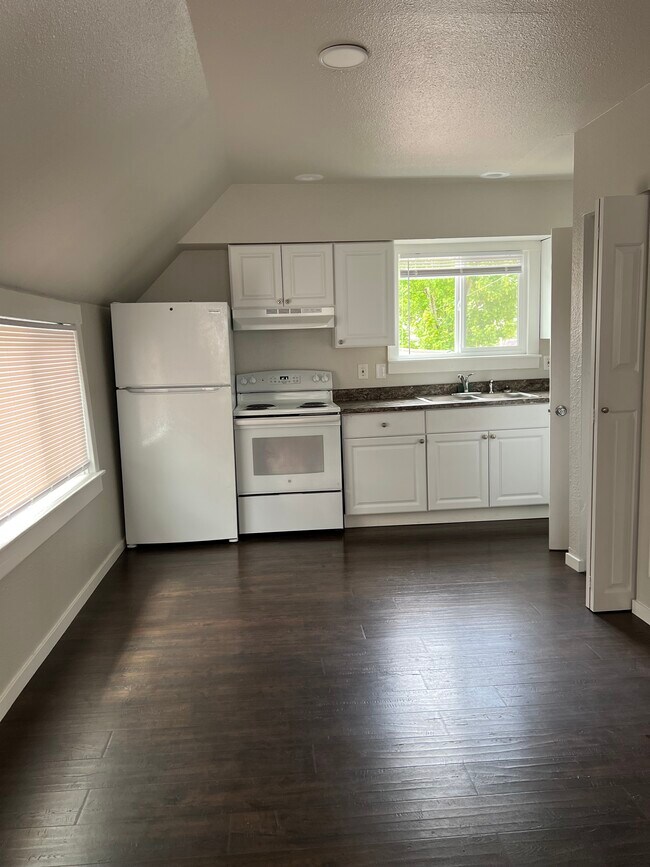 2526 Broadway, Everett, WA 98201 Townhome Rentals in Everett WA