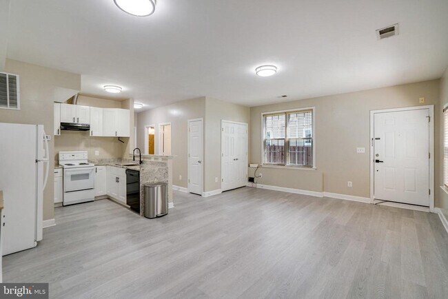 Foto del edificio - 2056 Shirlington Rd