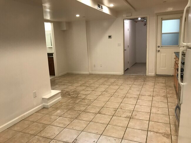 Building Photo - 423 33rd Ave