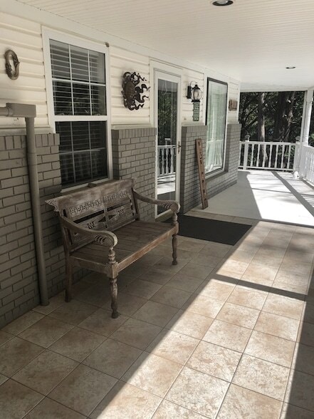 Building Photo - 470 Askin Ln