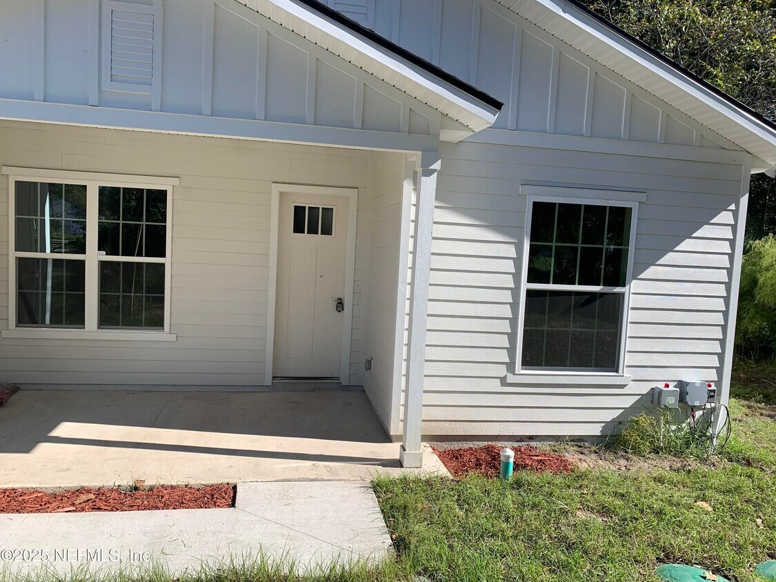 Foto principal - 5871 Collins Rd