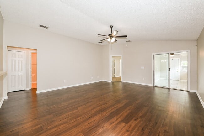 Building Photo - 1937 Longneedle Lane