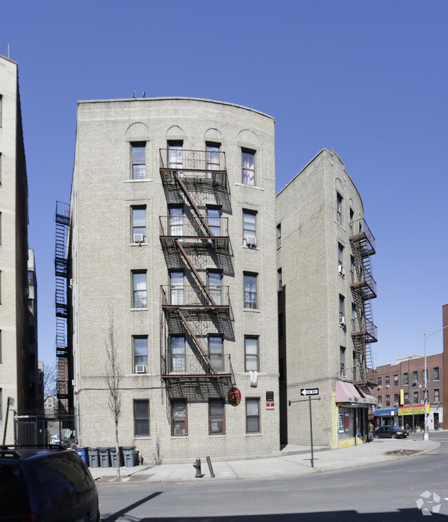 Building Photo - 1365 Findlay Ave
