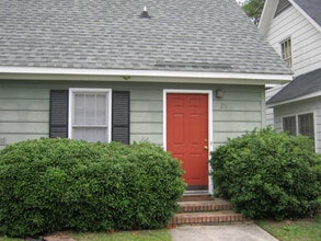 Building Photo - 25-26 Old Clayton Ct