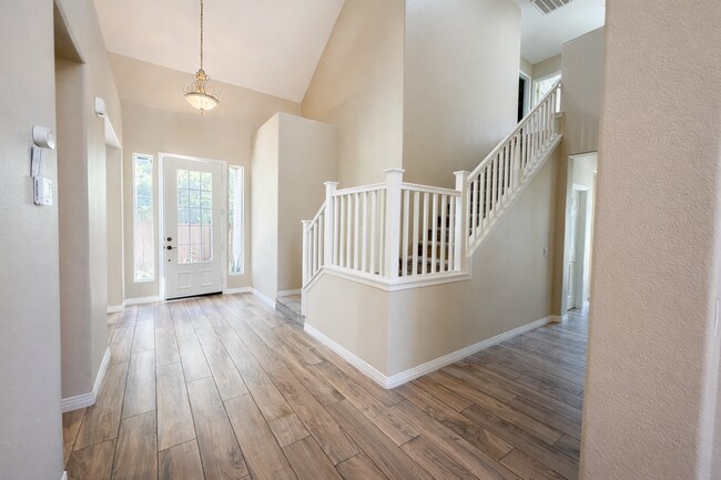 Foto del edificio - Newly Updated Poets Square Fallbrook 4 Bedroom House for Rent