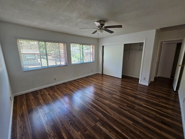Building Photo - 2321 Birchwood Way