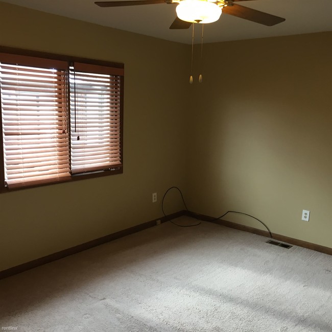 Building Photo - 29509 Red Oak Dr