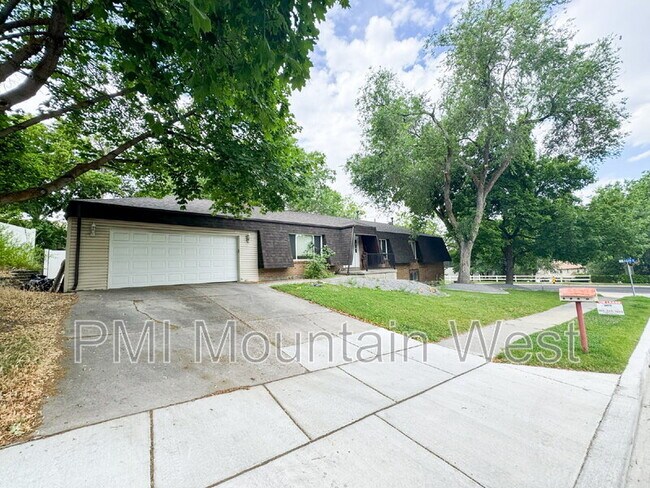Foto del edificio - 2616 Towne Dr