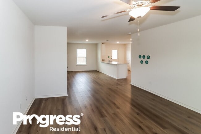 Building Photo - 104 Silvercrest Ln