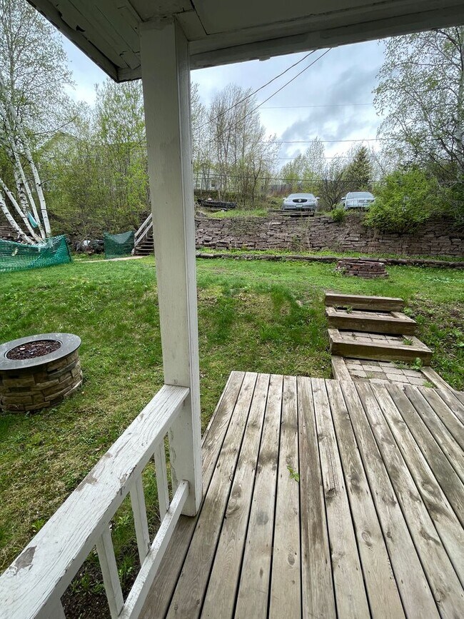 Foto del edificio - 2021-2023 E 6th St