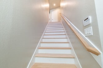 Building Photo - 215 Park Place Cir